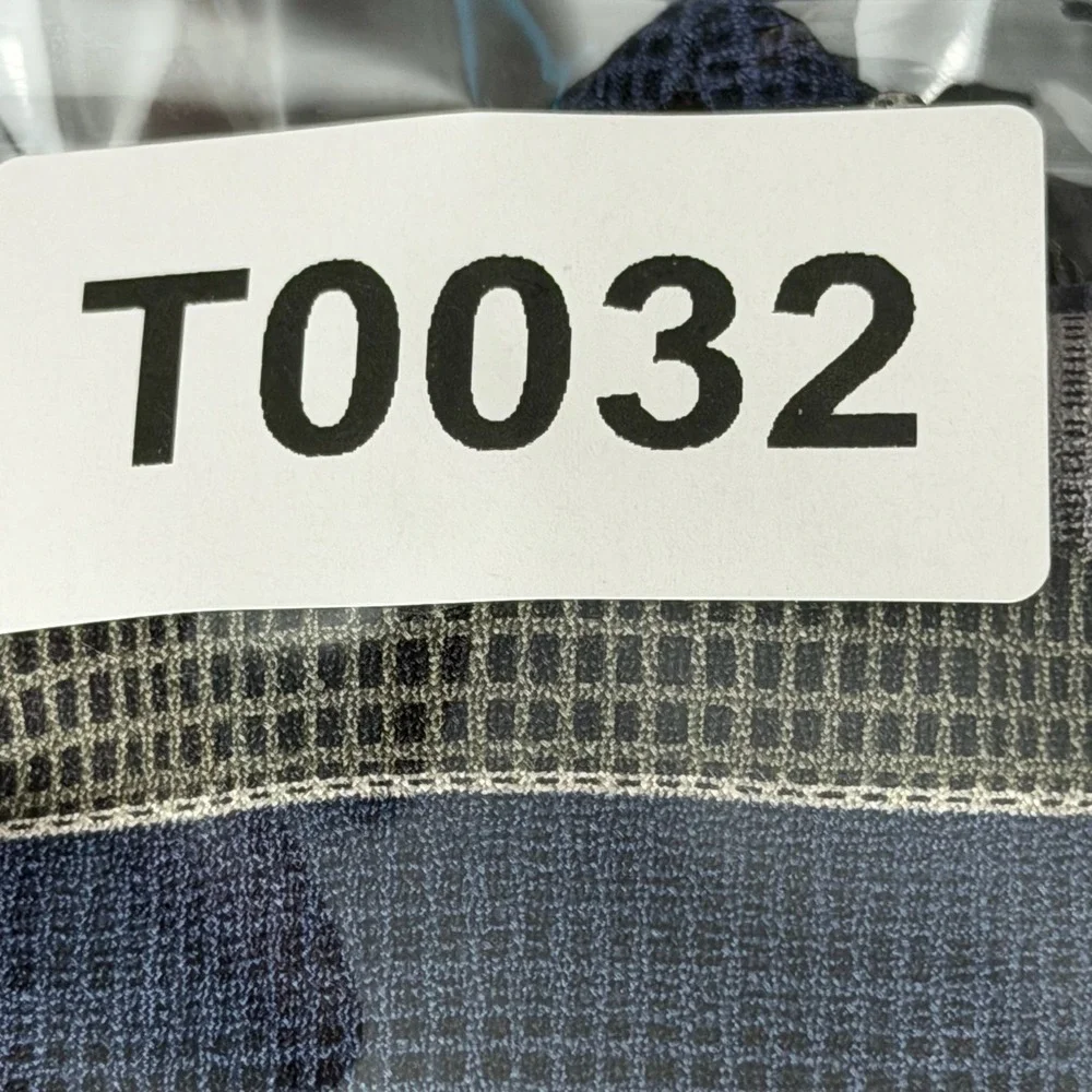 HENRY‎ GRETCHEL 100% Imported Silk Blue Geometric Pattern Men's Necktie